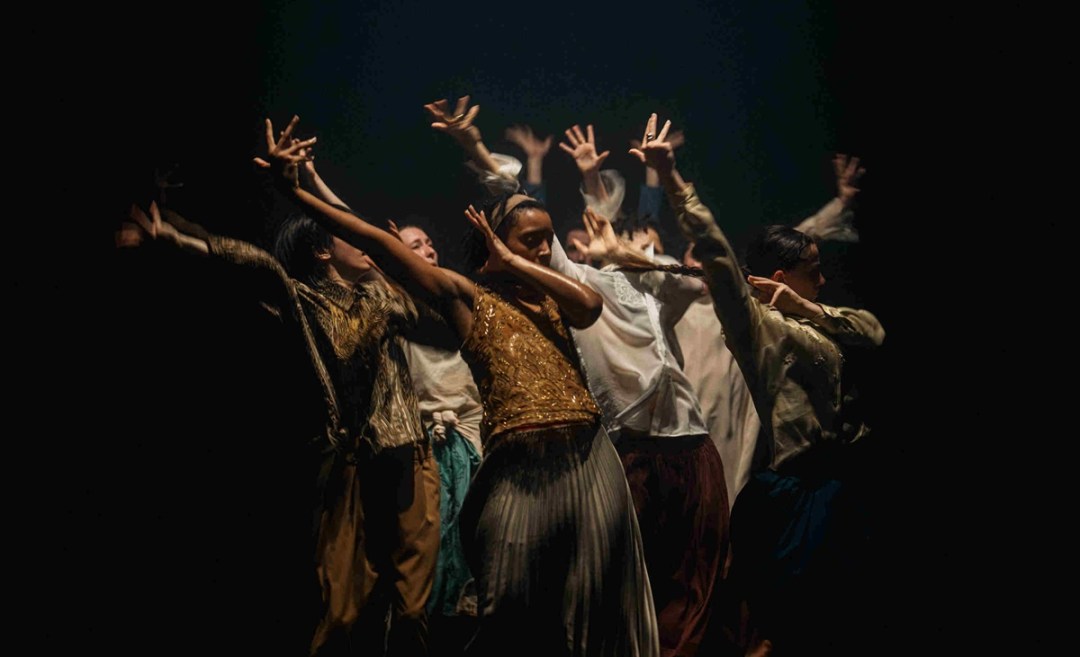 L'energia pura della danza nel rave ancestrale di Shechter